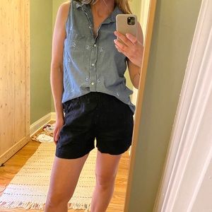 Denim sleeveless shirt with small flower embroidery